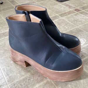 Chunky navy leather zip booties size 41